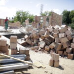 17.06.2016. Straty po nawałnicy. W Nowinach zawaliła się ściana powstającego budynku / Jarosław Kubalski / Radio Kielce