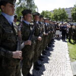 18.06.2016. Odsłonięcie "Ławeczki Halnego" w Starachowicach / Jarosław Kubalski / Radio Kielce