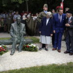 18.06.2016. Odsłonięcie "Ławeczki Halnego" w Starachowicach / Jarosław Kubalski / Radio Kielce