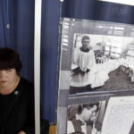 18.06.2016. Otwarcie wystawy w gimnazjum.w Mircu "Ksiądz musi przestać – życie i działalność księdza Romana Kotlarza" / Jarosław Kubalski / Radio Kielce