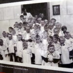 18.06.2016. Otwarcie wystawy w gimnazjum.w Mircu "Ksiądz musi przestać – życie i działalność księdza Romana Kotlarza" / Jarosław Kubalski / Radio Kielce