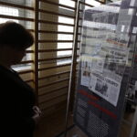 18.06.2016. Otwarcie wystawy w gimnazjum.w Mircu "Ksiądz musi przestać – życie i działalność księdza Romana Kotlarza" / Jarosław Kubalski / Radio Kielce