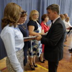 18.06.2016. Mirzec. Wręczenie nagród laureatom konkursu historycznego "Moi Dziadkowie tworzyli historię" / Jarosław Kubalski / Radio Kielce