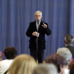 18.06.2016. Otwarcie wystawy w gimnazjum w Mircu "Ksiądz musi przestać – życie i działalność księdza Romana Kotlarza" / Jarosław Kubalski / Radio Kielce