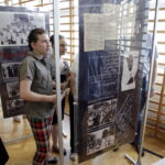 18.06.2016. Otwarcie wystawy w gimnazjum.w Mircu "Ksiądz musi przestać – życie i działalność księdza Romana Kotlarza" / Jarosław Kubalski / Radio Kielce