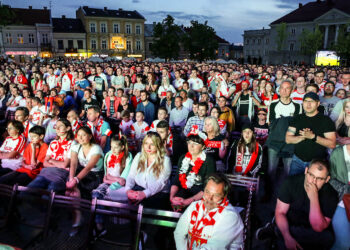 16.6.2016 Kielce. Tak kibicowaliśmy naszej drużynie narodowej na Rynku / Wojciech Habdas / Radio Kielce