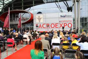 20.6.2016 Kielce. XVII Międzynarodowa Wystawa Budownictwa i Wyposażenia Kościołów, Sztuki Sakralnej i Dewocjonaliów SACROEXPO / Wojciech Habdas / Radio Kielce