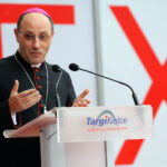 20.6.2016 Kielce. XVII Międzynarodowa Wystawa Budownictwa i Wyposażenia Kościołów, Sztuki Sakralnej i Dewocjonaliów SACROEXPO. Prymas Polski – arcybiskup Wojciech Polak / Wojciech Habdas / Radio Kielce