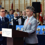 23.6.2016 Kielce. Wojewódzkie zakończenie roku szkolnego w Zespole Szkół Katolickich Diecezji Kieleckiej w Kielcach, ul. św. Stanisława Kostki 17. Senator Krzysztof Słoń. / Wojciech Habdas / Radio Kielce