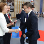 23.6.2016 Kielce. Wojewódzkie zakończenie roku szkolnego w Zespole Szkół Katolickich Diecezji Kieleckiej w Kielcach, ul. św. Stanisława Kostki 17. Wręczono statuetki "Diament Świętokrzyskiej Oświaty". / Wojciech Habdas / Radio Kielce