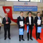 23.6.2016 Kielce. Wojewódzkie zakończenie roku szkolnego w Zespole Szkół Katolickich Diecezji Kieleckiej w Kielcach, ul. św. Stanisława Kostki 17. Wręczono statuetki "Diament Świętokrzyskiej Oświaty". / Wojciech Habdas / Radio Kielce