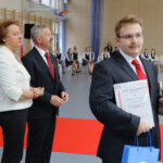 23.6.2016 Kielce. Wojewódzkie zakończenie roku szkolnego w Zespole Szkół Katolickich Diecezji Kieleckiej w Kielcach, ul. św. Stanisława Kostki 17. Wręczono statuetki "Diament Świętokrzyskiej Oświaty". / Wojciech Habdas / Radio Kielce