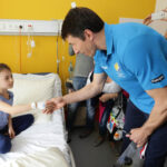 1.6.2016 Kielce. Piłkarze ręczni Vive Tauronu Kielce odwiedzili małych pacjentów szpitala zespolonego / Wojciech Habdas / Radio Kielce