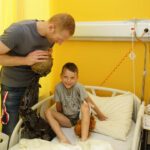 1.6.2016 Kielce. Piłkarze ręczni Vive Tauronu Kielce odwiedzili małych pacjentów szpitala zespolonego / Wojciech Habdas / Radio Kielce