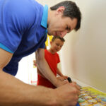 1.6.2016 Kielce. Piłkarze ręczni Vive Tauronu Kielce odwiedzili małych pacjentów szpitala zespolonego / Wojciech Habdas / Radio Kielce