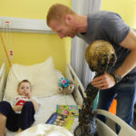 1.6.2016 Kielce. Piłkarze ręczni Vive Tauronu Kielce odwiedzili małych pacjentów szpitala zespolonego / Wojciech Habdas / Radio Kielce