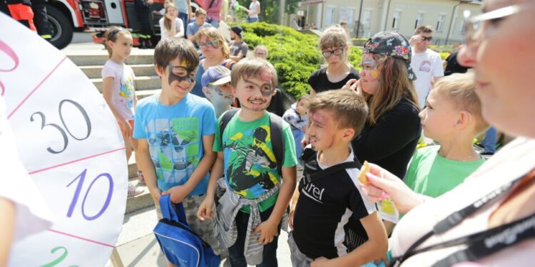 "Usłyszcie nas". Festyn na Placu Artystów (1 czerwca 2016 r.) / Wojciech Habdas / Radio Kielce