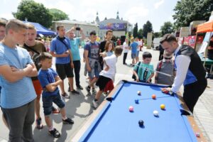 "Usłyszcie nas". Festyn na Placu Artystów (1 czerwca 2016 r.) / Wojciech Habdas / Radio Kielce
