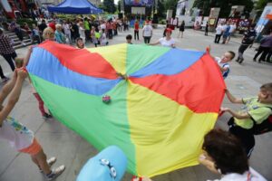 "Usłyszcie nas". Festyn na Placu Artystów (1 czerwca 2016 r.) / Wojciech Habdas / Radio Kielce