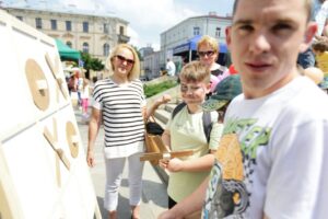 "Usłyszcie nas". Festyn na Placu Artystów (1 czerwca 2016 r.) / Wojciech Habdas / Radio Kielce