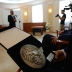 01.06.2016. Władze Kielc zostały wyróżnione Senackim Orłem, w uznaniu zasług w działalności na rzecz Polonii i Polaków / Wojciech Habdas / Radio Kielce