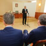 01.06.2016. Władze Kielc zostały wyróżnione Senackim Orłem, w uznaniu zasług w działalności na rzecz Polonii i Polaków / Wojciech Habdas / Radio Kielce