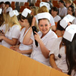 3.6.2016 Kielce. Czepkowanie studentek pielęgniarstwa i położnictwa / Wojciech Habdas / Radio Kielce