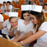 3.6.2016 Kielce. Czepkowanie studentek pielęgniarstwa i położnictwa / Wojciech Habdas / Radio Kielce