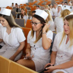 3.6.2016 Kielce. Czepkowanie studentek pielęgniarstwa i położnictwa / Wojciech Habdas / Radio Kielce