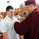 3.6.2016 Kielce. Czepkowanie studentek pielęgniarstwa i położnictwa / Wojciech Habdas / Radio Kielce