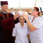 3.6.2016 Kielce. Czepkowanie studentek pielęgniarstwa i położnictwa / Wojciech Habdas / Radio Kielce