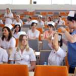 3.6.2016 Kielce. Czepkowanie studentek pielęgniarstwa i położnictwa / Wojciech Habdas / Radio Kielce