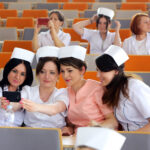 3.6.2016 Kielce. Czepkowanie studentek pielęgniarstwa i położnictwa / Wojciech Habdas / Radio Kielce