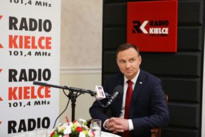 07.06.2016 Busko Zdrój. Prezydent Andrzej Duda podczas wywiadu dla Radia Kielce / Wojciech Habdas / Radio Kielce