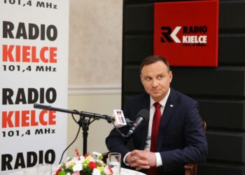 07.06.2016 Busko Zdrój. Prezydent Andrzej Duda podczas wywiadu dla Radia Kielce / Wojciech Habdas / Radio Kielce