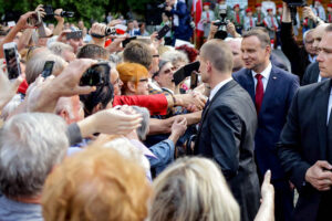 07.06.2016 Busko Zdrój. Prezydent RP Andrzej Duda spotkał się z mieszkańcami i kuracjuszami. / Wojciech Habdas / Radio Kielce