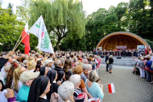 07.06.2016 Busko Zdrój. Prezydent RP Andrzej Duda spotkał się z mieszkańcami i kuracjuszami. / Wojciech Habdas / Radio Kielce