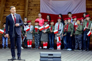 07.06.2016 Busko Zdrój. Prezydent RP Andrzej Duda spotkał się z mieszkańcami i kuracjuszami. / Wojciech Habdas / Radio Kielce