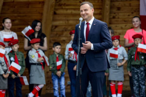 07.06.2016 Busko Zdrój. Prezydent RP Andrzej Duda spotkał się z mieszkańcami i kuracjuszami. / Wojciech Habdas / Radio Kielce