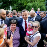 07.06.2016 Busko Zdrój. Prezydent RP Andrzej Duda spotkał się z mieszkańcami i kuracjuszami. / Wojciech Habdas / Radio Kielce