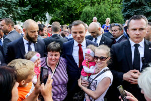 07.06.2016 Busko Zdrój. Prezydent RP Andrzej Duda spotkał się z mieszkańcami i kuracjuszami. / Wojciech Habdas / Radio Kielce