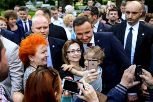 07.06.2016 Busko Zdrój. Prezydent RP Andrzej Duda spotkał się z mieszkańcami i kuracjuszami. / Wojciech Habdas / Radio Kielce