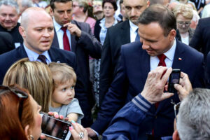 07.06.2016 Busko Zdrój. Prezydent RP Andrzej Duda spotkał się z mieszkańcami i kuracjuszami. / Wojciech Habdas / Radio Kielce