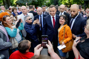 07.06.2016 Busko Zdrój. Prezydent RP Andrzej Duda spotkał się z mieszkańcami i kuracjuszami. / Wojciech Habdas / Radio Kielce