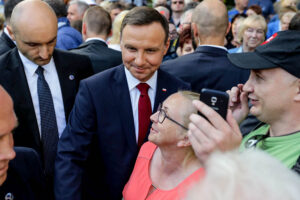 07.06.2016 Busko Zdrój. Prezydent RP Andrzej Duda spotkał się z mieszkańcami i kuracjuszami. / Wojciech Habdas / Radio Kielce