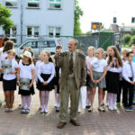 10.6.2016 Kielce. Zapalenie Zniczy Pamięci pod tablicą pamiątkową na terenie Pierwszych Koszar 2 PAL Legionów przy ul. Wrzosowej / Wojciech Habdas / Radio Kielce