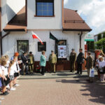 10.6.2016 Kielce. Zapalenie Zniczy Pamięci pod tablicą pamiątkową na terenie Pierwszych Koszar 2 PAL Legionów przy ul. Wrzosowej / Wojciech Habdas / Radio Kielce