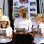 10.6.2016 Kielce. Zapalenie Zniczy Pamięci pod tablicą pamiątkową na terenie Pierwszych Koszar 2 PAL Legionów przy ul. Wrzosowej / Wojciech Habdas / Radio Kielce