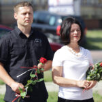 10.6.2016 Kielce. Zapalenie Zniczy Pamięci pod tablicą pamiątkową na terenie Pierwszych Koszar 2 PAL Legionów przy ul. Wrzosowej / Wojciech Habdas / Radio Kielce