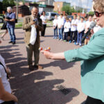 10.6.2016 Kielce. Zapalenie Zniczy Pamięci pod tablicą pamiątkową na terenie Pierwszych Koszar 2 PAL Legionów przy ul. Wrzosowej / Wojciech Habdas / Radio Kielce